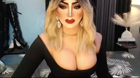 Snapshot of misschannel4sub chatting on November 15, 2025, 2:24 pm PRIESTESS CHANNEL online show from November 15, 2025, 2:24 pm