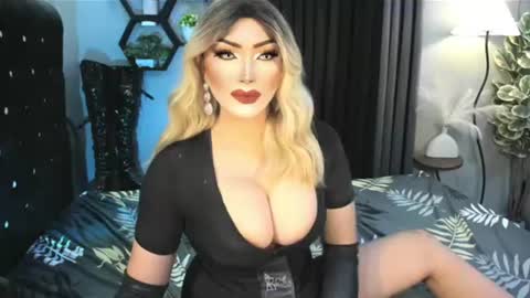Snapshot of misschannel4sub chatting on June 19, 2026, 6:23 pm PRIESTESS CHANNEL online show from June 19, 2026, 6:23 pm
