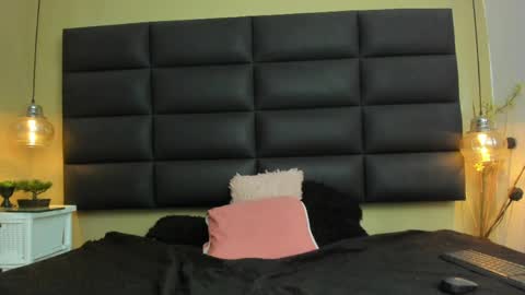 charllote online show from April 16, 2026, 10:23 pm