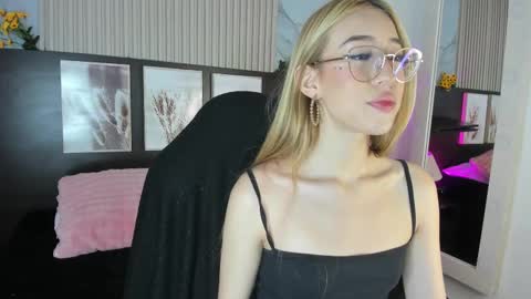 misscheelsee_as online show from October 1, 2025, 8:15 pm