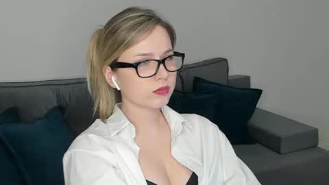 Miss Darina Ross online show from February 2, 2025, 2:13 pm