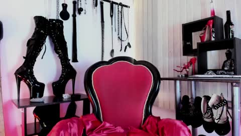 Missdarklady online show from April 6, 2026, 10:22 pm