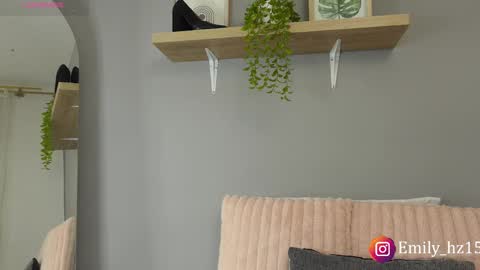 Yuliana online show from October 16, 2025, 10:05 am