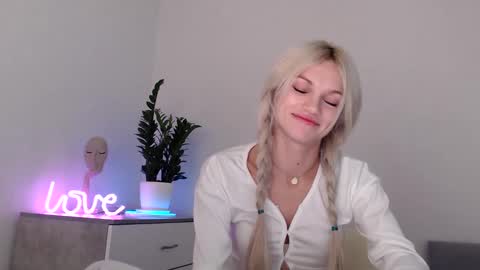 EMMA online show from December 8, 2024, 9:41 pm