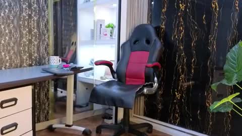 Escarlet online show from September 30, 2025, 2:49 am