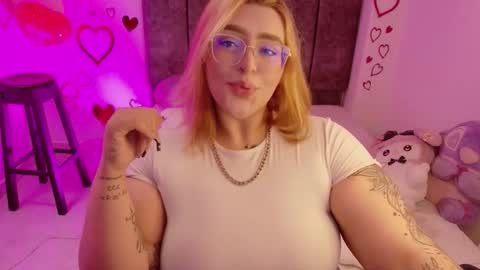 missevans_ online show from February 11, 2026, 7:19 pm