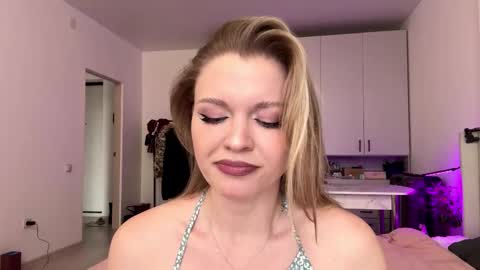 Snapshot of missfit_ chatting on January 15, 2026, 7:57 am Viola online show from January 15, 2026, 7:57 am