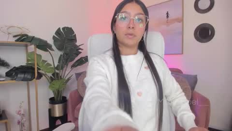 Snapshot of missisabel__ chatting on October 27, 2025, 11:20 pm Isabel Mendez online show from October 27, 2025, 11:20 pm