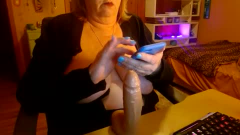 MissKittyFox online show from January 18, 2026, 5:55 am