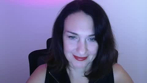 Snapshot of misskristyyy chatting on November 1, 2025, 12:18 pm Christina online show from November 1, 2025, 12:18 pm