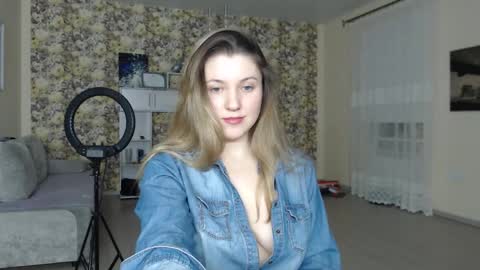Snapshot of missliliian chatting on February 14, 2026, 8:05 pm MissLi online show from February 14, 2026, 8:05 pm