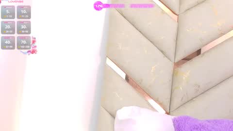 lyly  independient model online show from October 9, 2025, 2:26 pm