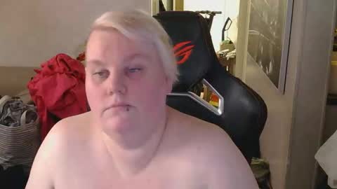 misslj90 online show from April 15, 2026, 8:20 pm