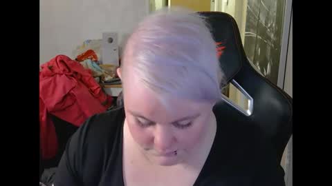 misslj90 online show from April 18, 2026, 5:06 pm