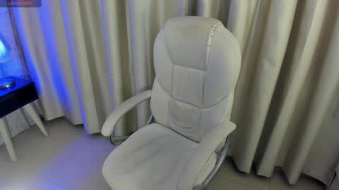 i am lyn online show from November 9, 2025, 4:11 am