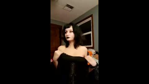 Snapshot of missmacabre666 chatting on January 17, 2026, 6:18 am missmacabre666 online show from January 17, 2026, 6:18 am