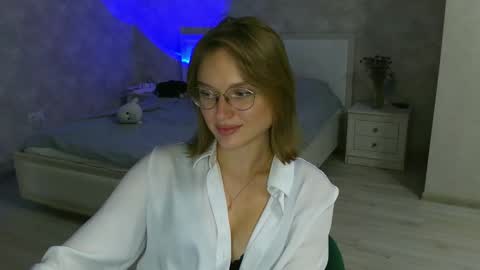 OneGoddess online show from October 20, 2025, 6:41 pm