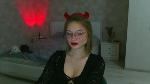 OneGoddess online show from October 24, 2025, 6:48 pm