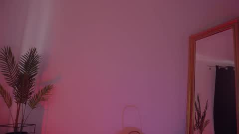 LUXXANDRA online show from February 25, 2025, 11:30 am