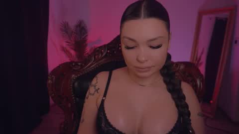 LUXXANDRA online show from February 26, 2025, 6:15 am