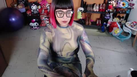 Miss Mia online show from November 6, 2025, 1:45 pm