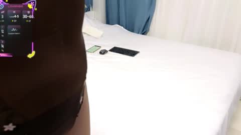 Mia online show from October 4, 2025, 7:01 pm