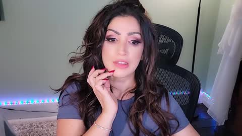 Mina online show from December 19, 2024, 3:18 am