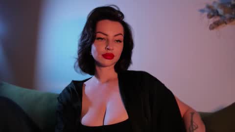   online show from October 24, 2025, 10:55 am