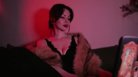   online show from November 12, 2025, 1:33 pm