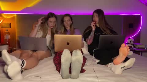 missmiroslava online show from February 7, 2026, 3:16 pm