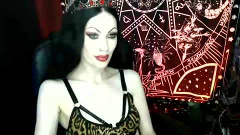 Snapshot of missmoondoll chatting on December 8, 2024, 4:35 am MissMoonDoll online show from December 8, 2024, 4:35 am
