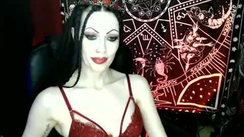 Snapshot of missmoondoll chatting on December 14, 2024, 5:07 am MissMoonDoll online show from December 14, 2024, 5:07 am