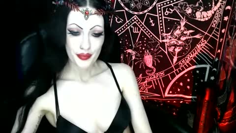 Snapshot of missmoondoll chatting on January 6, 2025, 4:47 am MissMoonDoll online show from January 6, 2025, 4:47 am