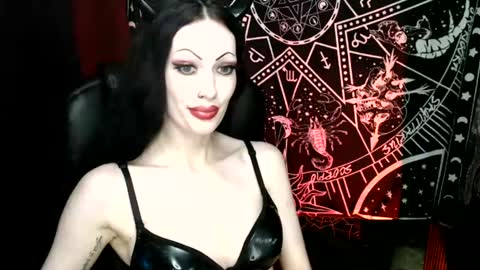 Snapshot of missmoondoll chatting on February 2, 2025, 4:48 am MissMoonDoll online show from February 2, 2025, 4:48 am