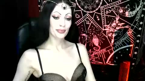 Snapshot of missmoondoll chatting on February 19, 2025, 4:23 am MissMoonDoll online show from February 19, 2025, 4:23 am