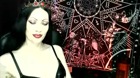 Snapshot of missmoondoll chatting on October 6, 2025, 4:32 am MissMoonDoll online show from October 6, 2025, 4:32 am