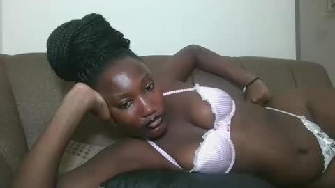 pretty gal online show from October 28, 2025, 10:52 am