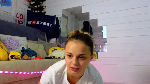 . online show from December 6, 2024, 6:06 pm