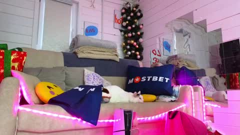 . online show from December 16, 2024, 8:41 am