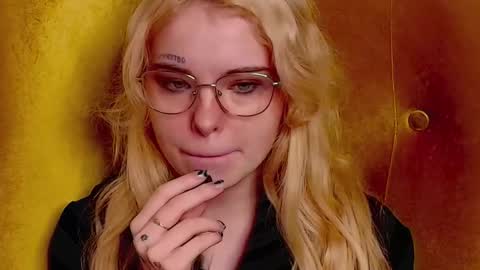 Snapshot of missslola chatting on September 28, 2025, 2:33 pm Misss Lola Angel online show from September 28, 2025, 2:33 pm