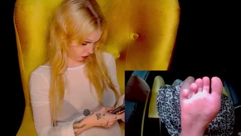 Snapshot of missslola chatting on October 8, 2025, 2:58 pm Misss Lola Angel online show from October 8, 2025, 2:58 pm