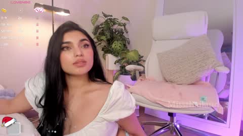 Fernanda Davila online show from January 8, 2025, 5:27 am