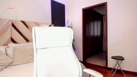 Fernanda Davila online show from September 23, 2025, 12:08 pm