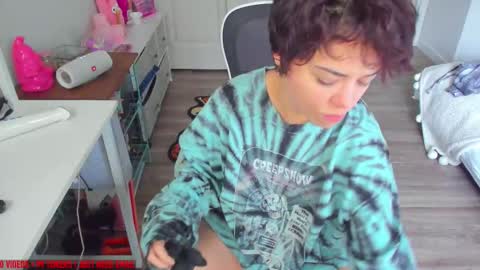 Snapshot of missvanessajune chatting on November 14, 2025, 6:28 pm V Nessa online show from November 14, 2025, 6:28 pm