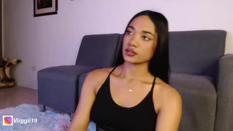 missvirggii online show from March 7, 2025, 5:17 pm