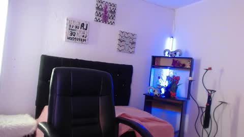 missy_eyess online show from November 9, 2025, 5:28 am