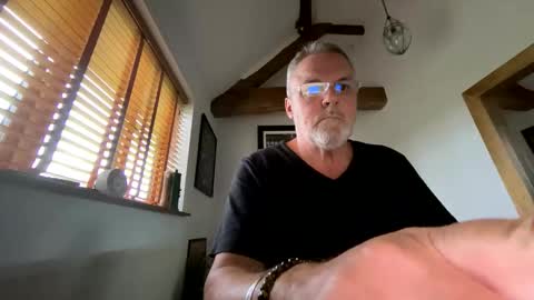 Snapshot of misterblivs chatting on April 2, 2026, 5:43 pm Misterblivs online show from April 2, 2026, 5:43 pm