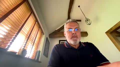 Snapshot of misterblivs chatting on May 5, 2026, 4:59 pm Misterblivs online show from May 5, 2026, 4:59 pm
