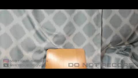 Mistique Groves online show from October 9, 2025, 3:04 am