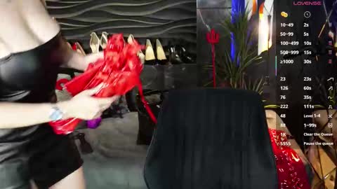 Snapshot of mistress_darsy chatting on October 5, 2025, 5:50 am Darsy online show from October 5, 2025, 5:50 am